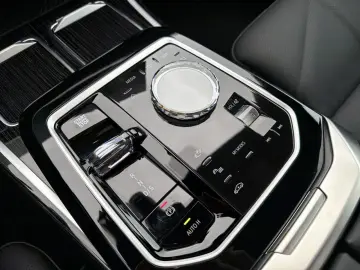 BMW 740d xDr M SPORT SkyLounge StHzg 360  DAPro HUD