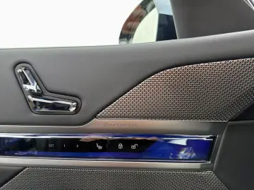 BMW 740d xDr M SPORT SkyLounge StHzg 360  DAPro HUD