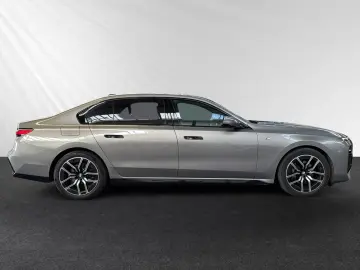 BMW 740d xDrive M Sport SkyLounge AHK Autobahnass.