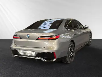 BMW 740d xDrive M Sport SkyLounge AHK Autobahnass.