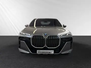 BMW 740d xDrive M Sport SkyLounge AHK Autobahnass.