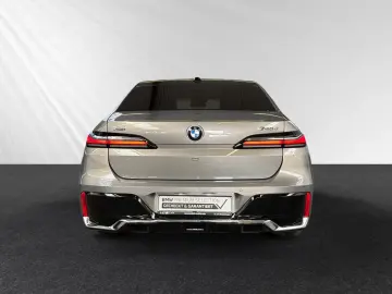 BMW 740d xDrive M Sport SkyLounge AHK Autobahnass.
