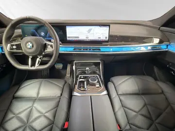 BMW 740d xDrive M Sport SkyLounge AHK Autobahnass.