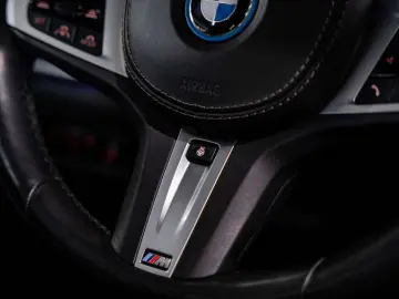 BMW X5 PHEV xDrive45e - M-pack - AHK - Pano - ACC -