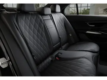 MERCEDES-BENZ E 300 de 4M AMG-Sport Technik Pano Sup&hellip;