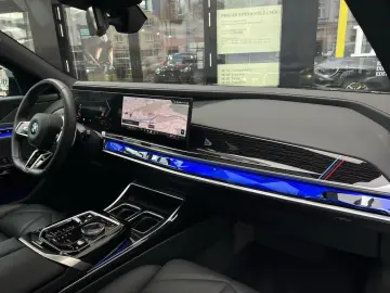 BMW 740d xDrive M Sport SkyPano DA PA Prof Standhz.