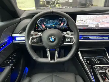 BMW 740d xDrive M Sport SkyPano DA PA Prof Standhz.