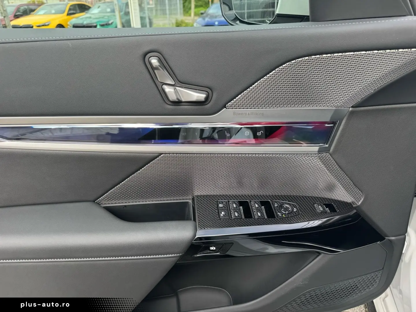 BMW 740d xDrive M Sport PanoSky B&W AHK St-Hzg 21