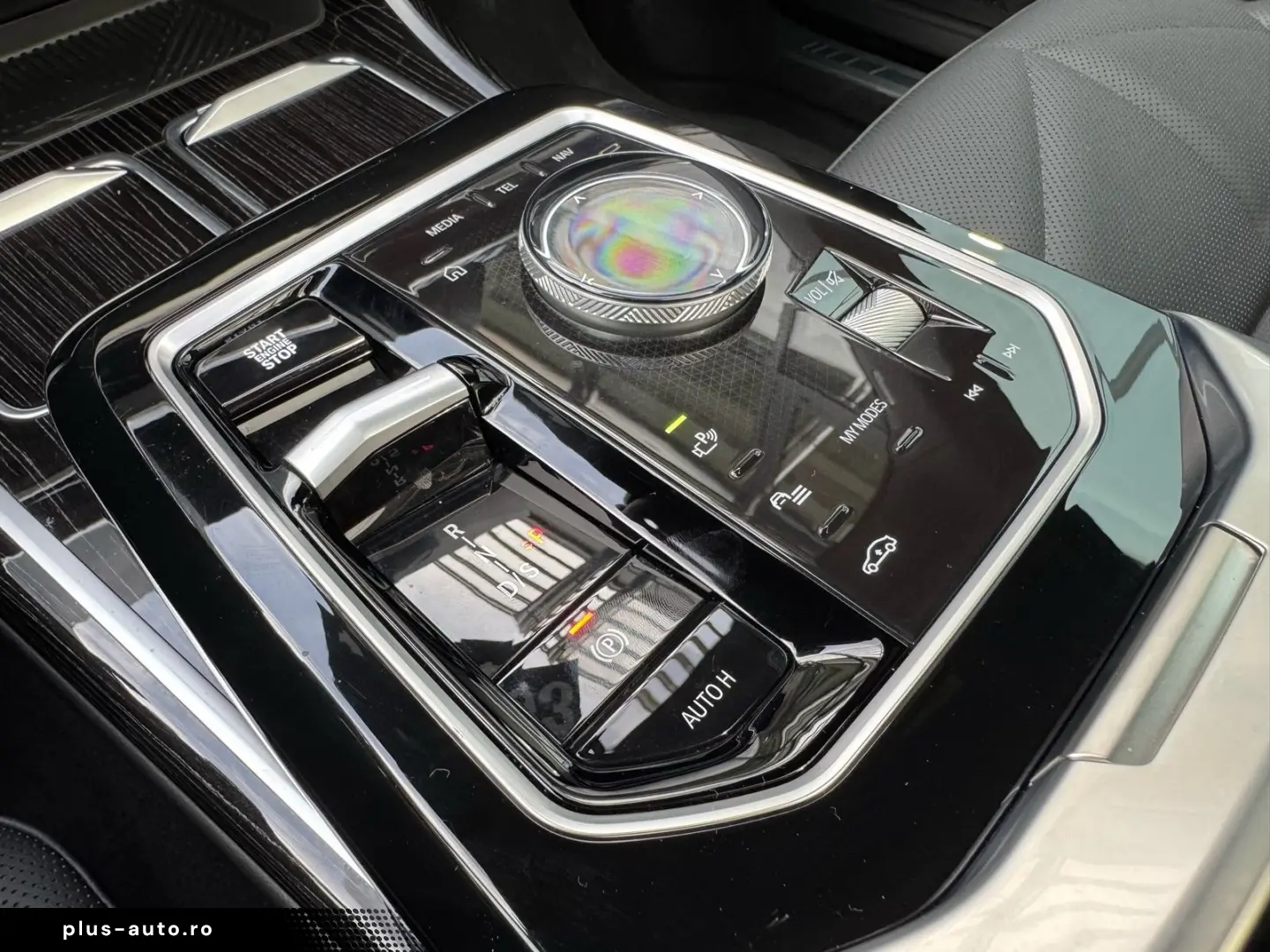 BMW 740d xDrive M Sport PanoSky B&W AHK St-Hzg 21