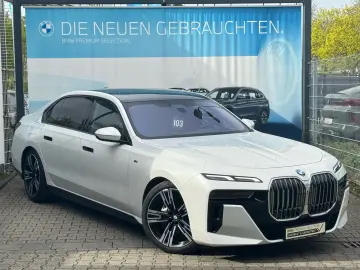 BMW 740d xDrive M Sport PanoSky B&W AHK St-Hzg 21