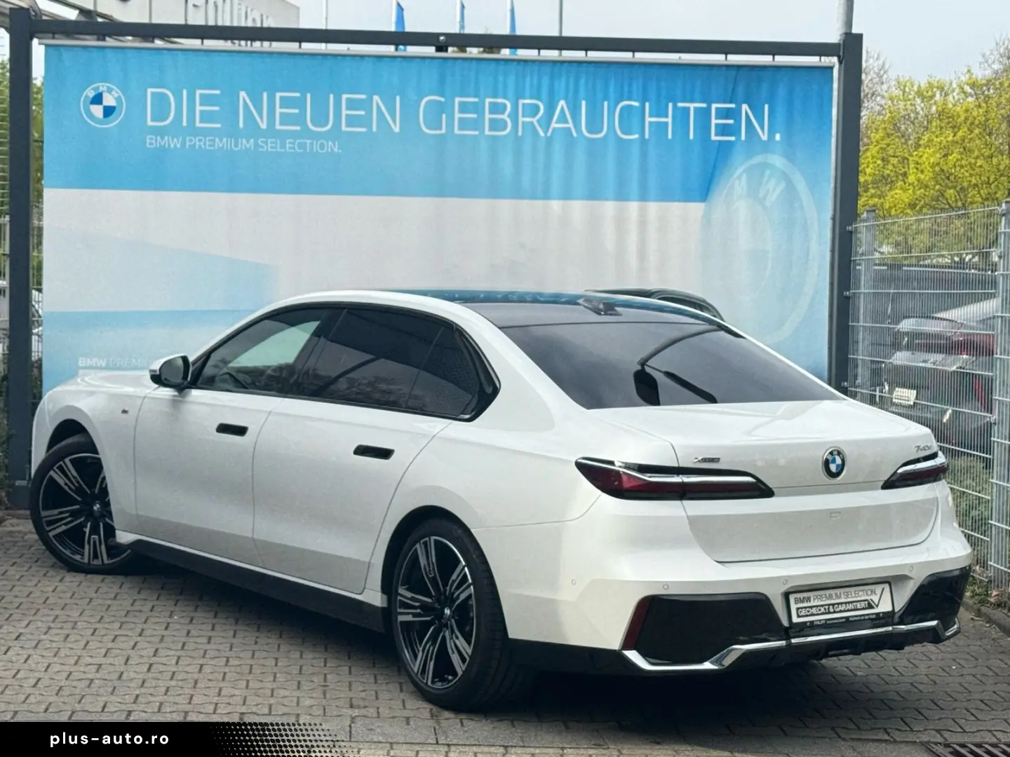 BMW 740d xDrive M Sport PanoSky B&W AHK St-Hzg 21