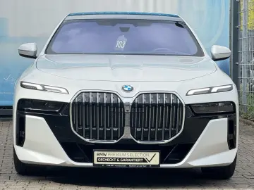 BMW 740d xDrive M Sport PanoSky B&W AHK St-Hzg 21