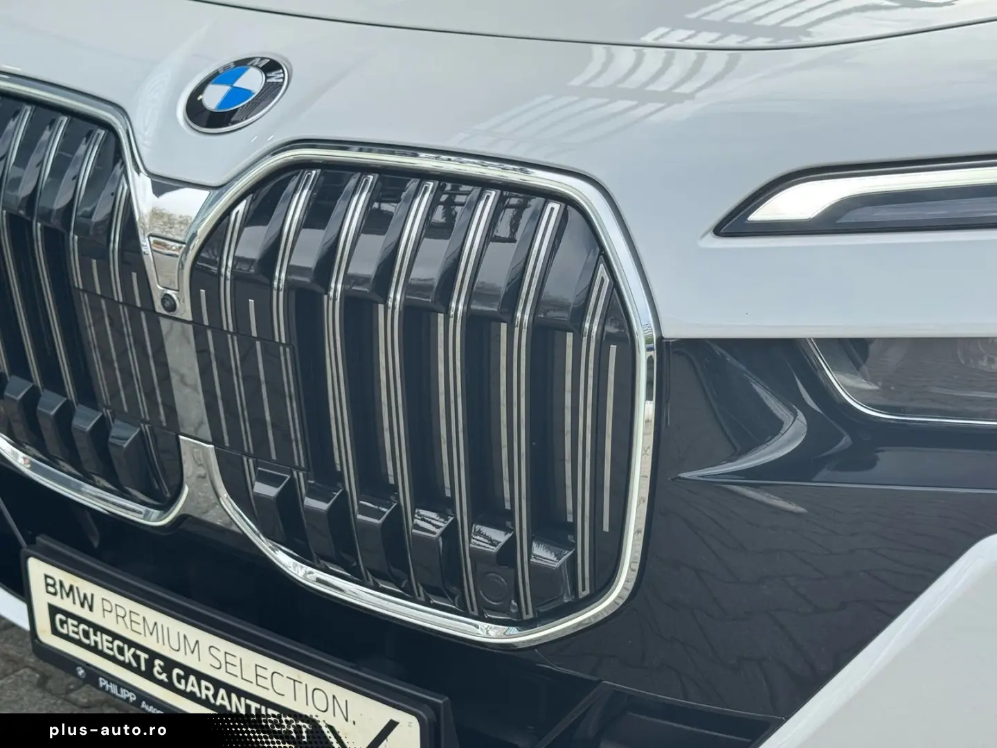 BMW 740d xDrive M Sport PanoSky B&W AHK St-Hzg 21