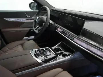 BMW 740d xDrive M-Sport Iconic Glow Live Cockpit Wir