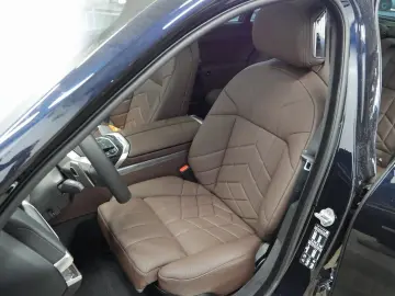 BMW 740d xDrive M-Sport Iconic Glow Live Cockpit Wir