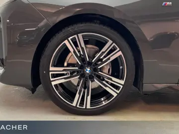 BMW 740d A xDrive M-Sport SkyLou AHK DAProf Autom