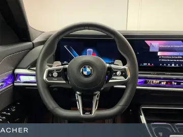 BMW 740d A xDrive M-Sport SkyLou AHK DAProf Autom