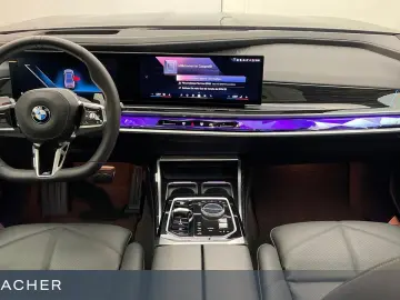 BMW 740d A xDrive M-Sport SkyLou AHK DAProf Autom