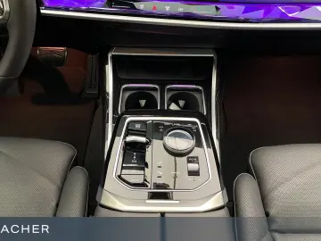 BMW 740d A xDrive M-Sport SkyLou AHK DAProf Autom