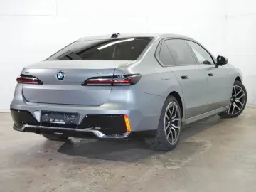 BMW 740d xdrive M Sport SkyLounge PAProf Massage 21