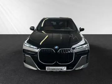 BMW 740d xDrive  Two-Tone  M Sport Pro SkyLounge B&W