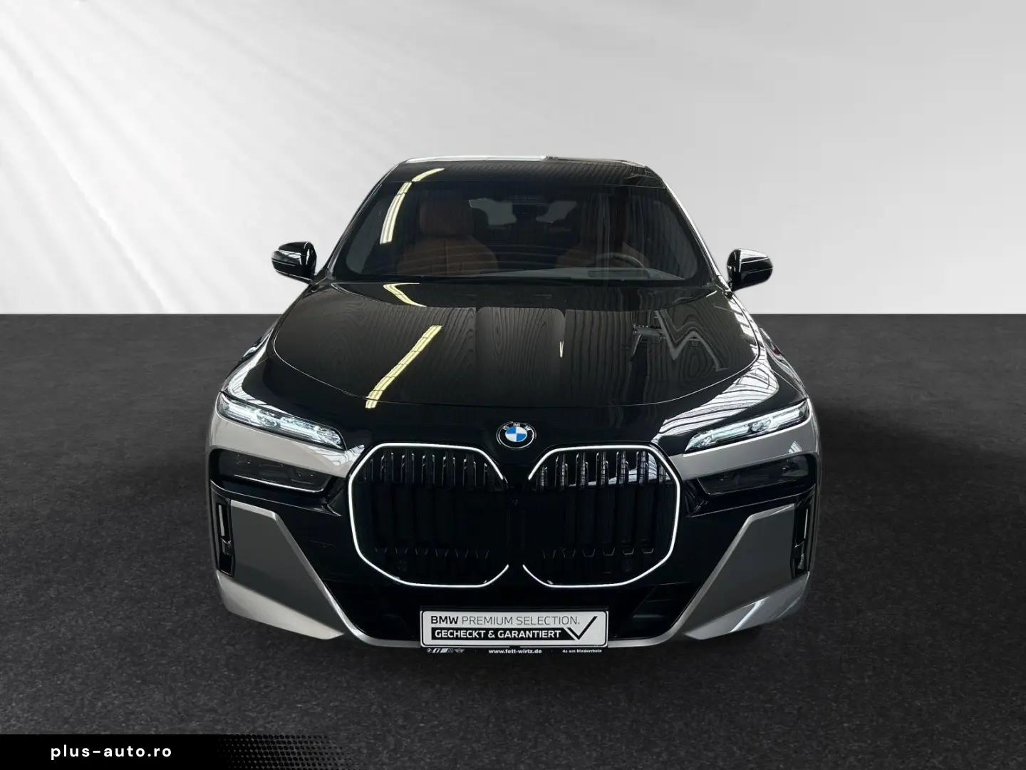 BMW 740d xDrive  Two-Tone  M Sport Pro SkyLounge B&W
