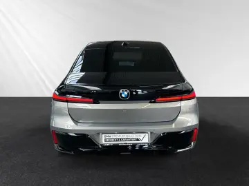 BMW 740d xDrive  Two-Tone  M Sport Pro SkyLounge B&W