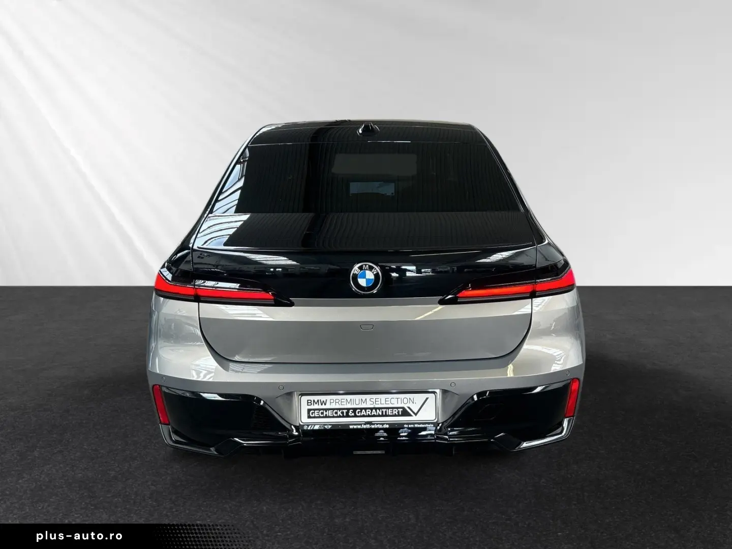 BMW 740d xDrive  Two-Tone  M Sport Pro SkyLounge B&W