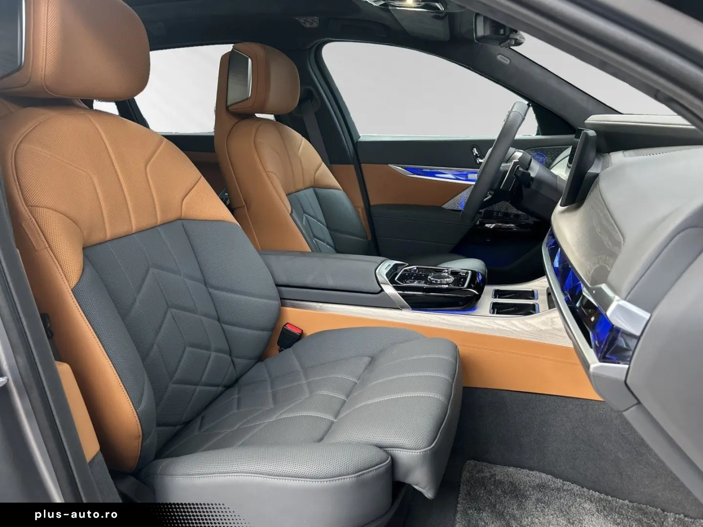BMW 740d xDrive  Two-Tone  M Sport Pro SkyLounge B&W