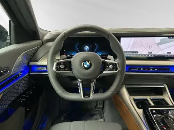 BMW 740d xDrive  Two-Tone  M Sport Pro SkyLounge B&W