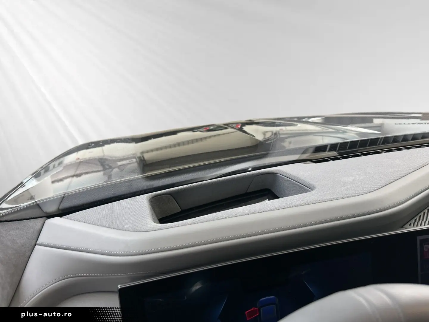 BMW 740d xDrive  Two-Tone  M Sport Pro SkyLounge B&W