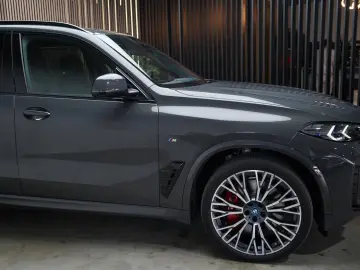 BMW X5 xDrive 50e M-Sport   Individual   B&W   HuD