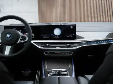 BMW X5 xDrive 50e M-Sport   Individual   B&W   HuD