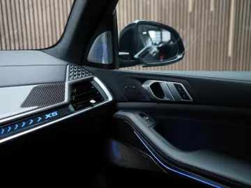 BMW X5 xDrive 50e M-Sport   Individual   B&W   HuD