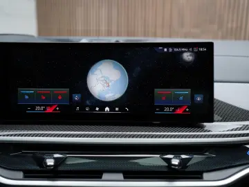 BMW X5 xDrive 50e M-Sport   Individual   B&W   HuD
