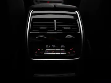 BMW X5 xDrive 50e M-Sport   Individual   B&W   HuD