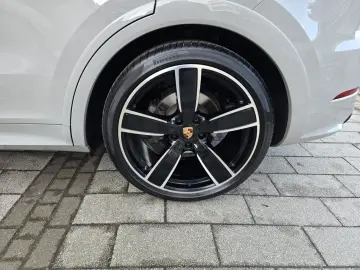 PORSCHE Cayenne Coupe Platinum Edition HUD PANO 360