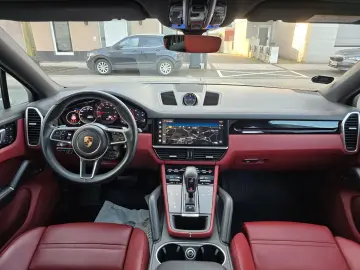 PORSCHE Cayenne Coupe Platinum Edition HUD PANO 360