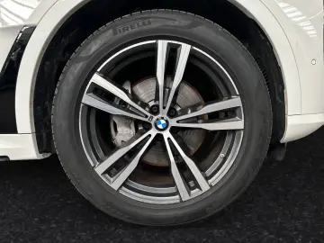 BMW X7 xDrive40i M Sport AHK Pano Autobahnass.