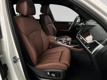 BMW X7 xDrive40i M Sport AHK Pano Autobahnass.