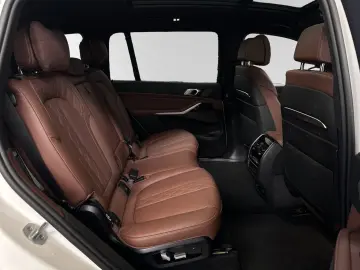 BMW X7 xDrive40i M Sport AHK Pano Autobahnass.