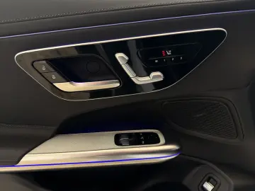 MERCEDES-BENZ CLE 450 4M AMG Pano NIGHT Digital Light 20