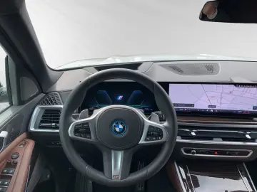 BMW X5 xDrive50e M Sport AHK Pano