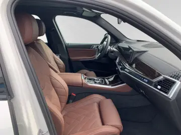 BMW X5 xDrive50e M Sport AHK Pano
