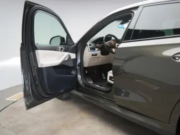 BMW X6 M50 i Leder ACC Kamera HUD H&K Virtual Side