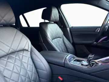 BMW X6 M50i DA-Pro HUD 360  H K KomfSi Pano