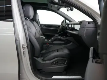 PORSCHE Cayenne E-Hybrid MY25 Kreide Massage Mega-Spec!