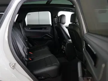 PORSCHE Cayenne E-Hybrid MY25 Kreide Massage Mega-Spec!
