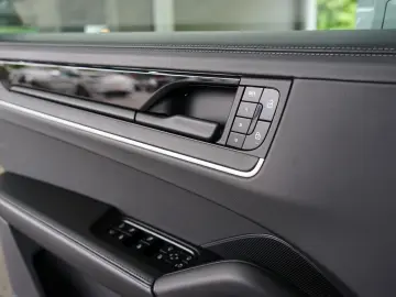 PORSCHE Cayenne E-Hybrid MY25 Kreide Massage Mega-Spec!