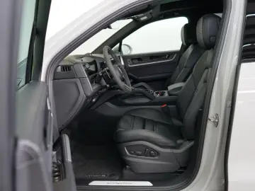 PORSCHE Cayenne E-Hybrid MY25 Kreide Massage Mega-Spec!